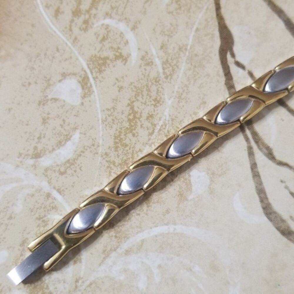 New 316 stainless magnetic bracelet. 7.5 inches